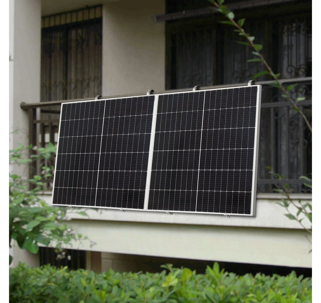 »Brusson« Balkonkraftwerk mit 2x400W Solarmodulen + Inverter »Brusson« Balkonkraftwerk mit 2x400W Solarmodulen + Inverter